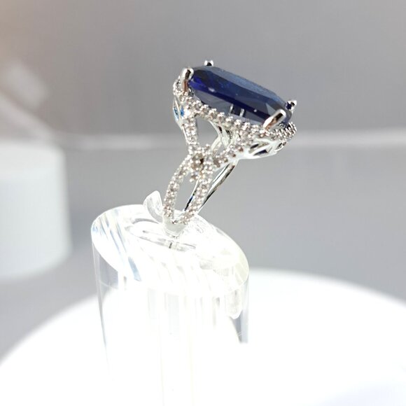Beautiful Blue Stone Ring - Picture 2 of 4